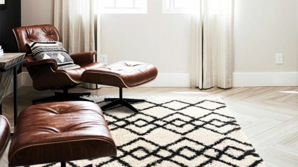 The Perfect Pairing: Checkered Rugs and Mid-Century Modern Furniture