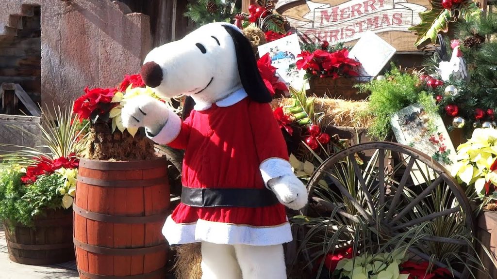 What are Snoopy’s top 7 Christmas traditions?