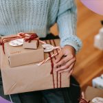 Christmas Gift-Wrapping Tricks by Snoopy