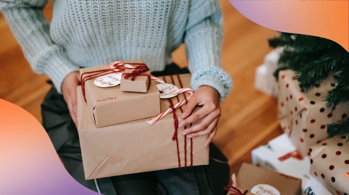 Christmas Gift-Wrapping Tricks by Snoopy