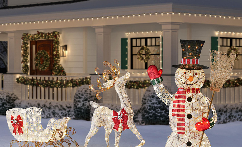 15 Creative Ways to Hang Outdoor Christmas Lights缩略图