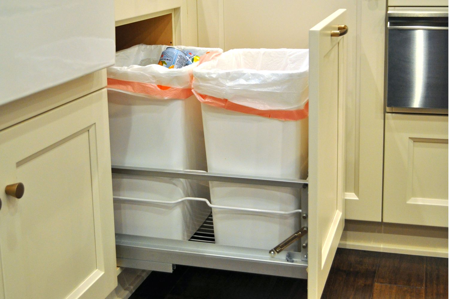 How to Organize Baking Supplies in a Hoosier Cabinet插图1