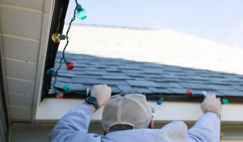 Roof Decoration Tips: Installing Christmas Lights with Ease