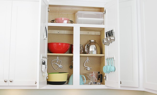 How to Organize Baking Supplies in a Hoosier Cabinet插图2