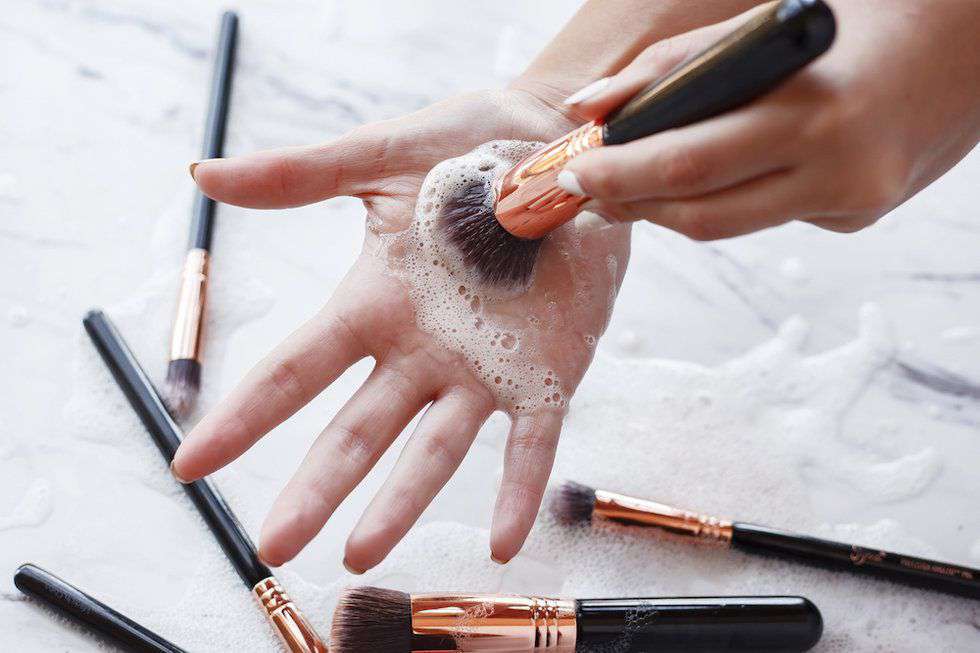 Zote Clean: 5 Easy Ways to Wash Your Makeup Brushes插图