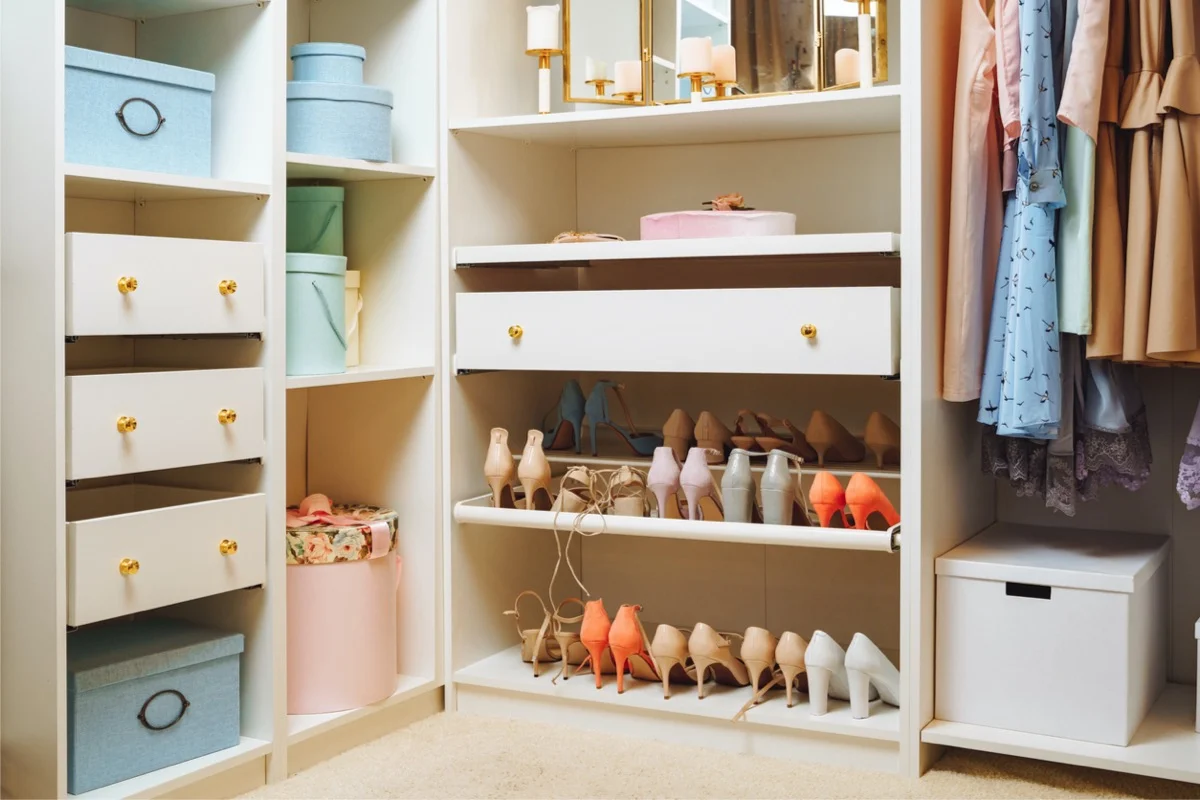10 Smart Ways to Store Shoes on Your Closet Door缩略图