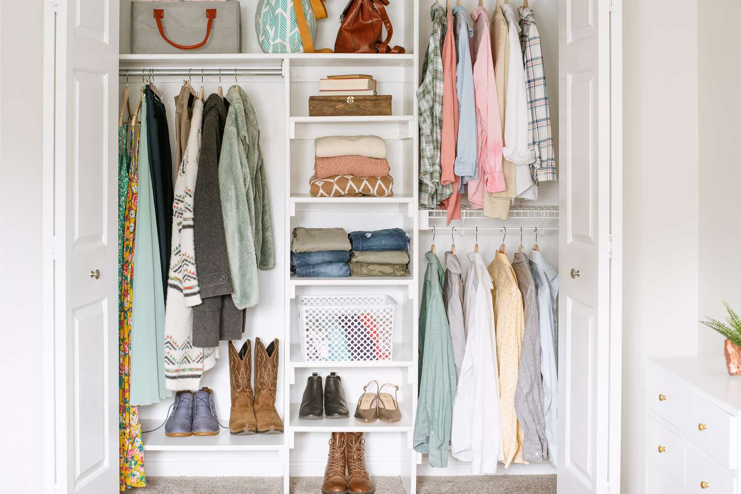 Closets Too Small? Try These Space-Saving Hacks!缩略图