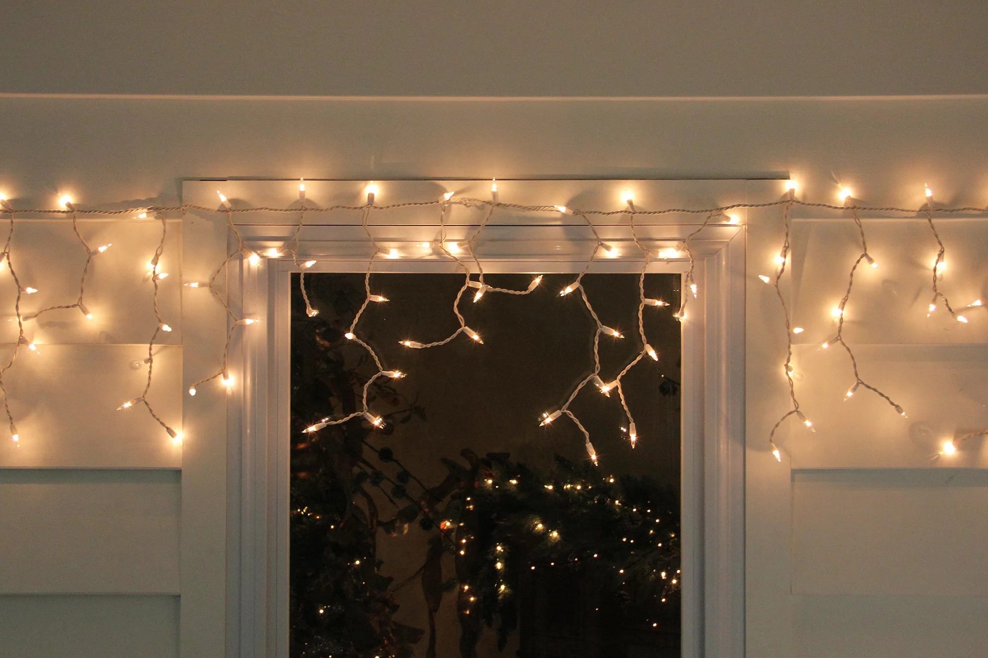 How to Save Energy with Outdoor Christmas Lights插图1