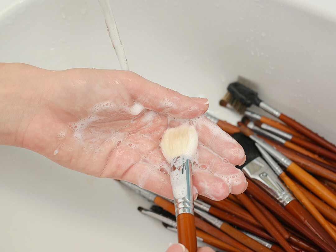 Zote Clean: 5 Easy Ways to Wash Your Makeup Brushes