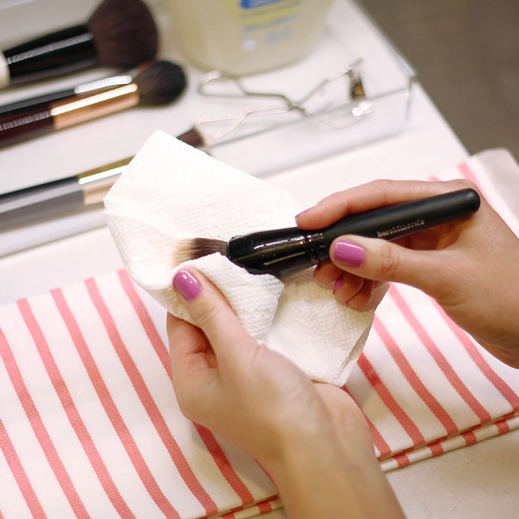 Zote Clean: 5 Easy Ways to Wash Your Makeup Brushes插图2