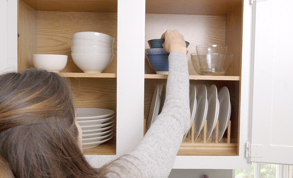 How to Organize Dishes in a Hoosier Cabinet缩略图