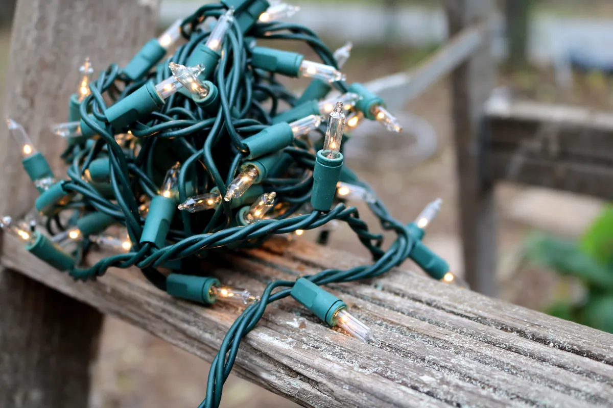 How to Save Energy with Outdoor Christmas Lights插图3