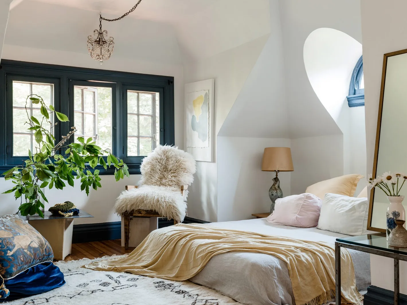 How to Choose a Bedroom Chair for Your Style