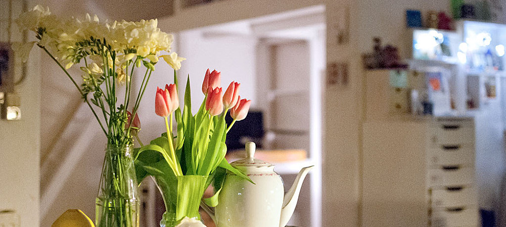 How to Clean and Maintain a Flower Vase