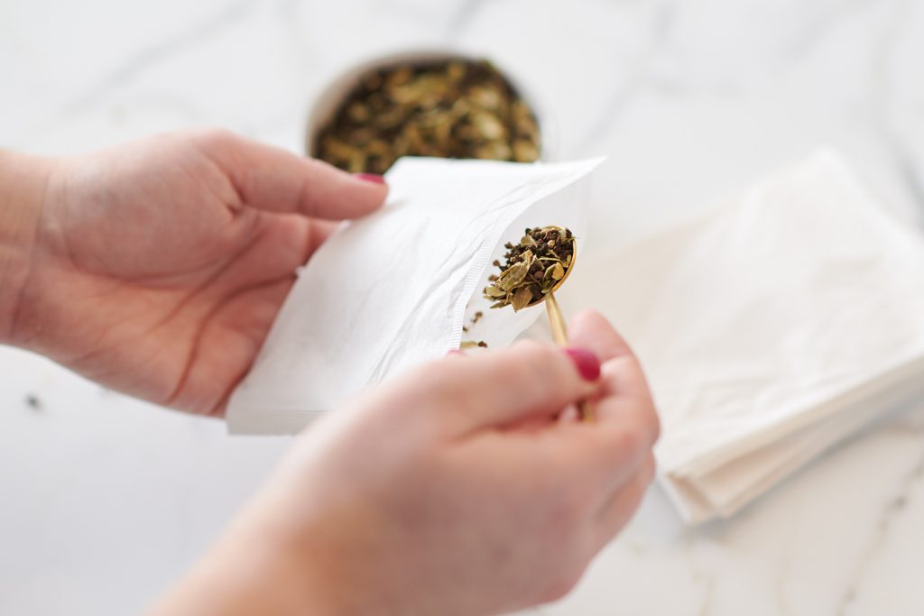 How to Create Homemade Tea Bags with Cheese Cloth插图