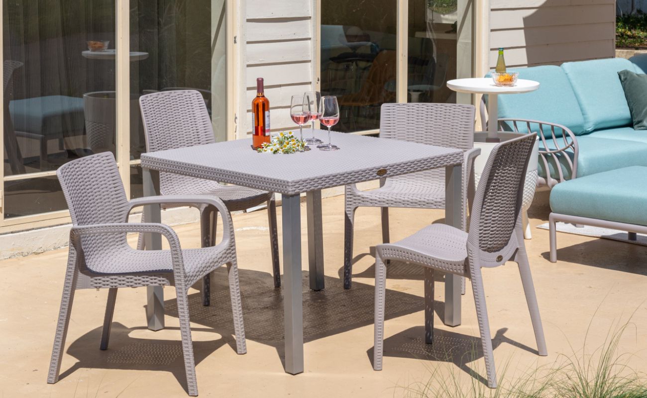 how to clean plastic outdoor furniture