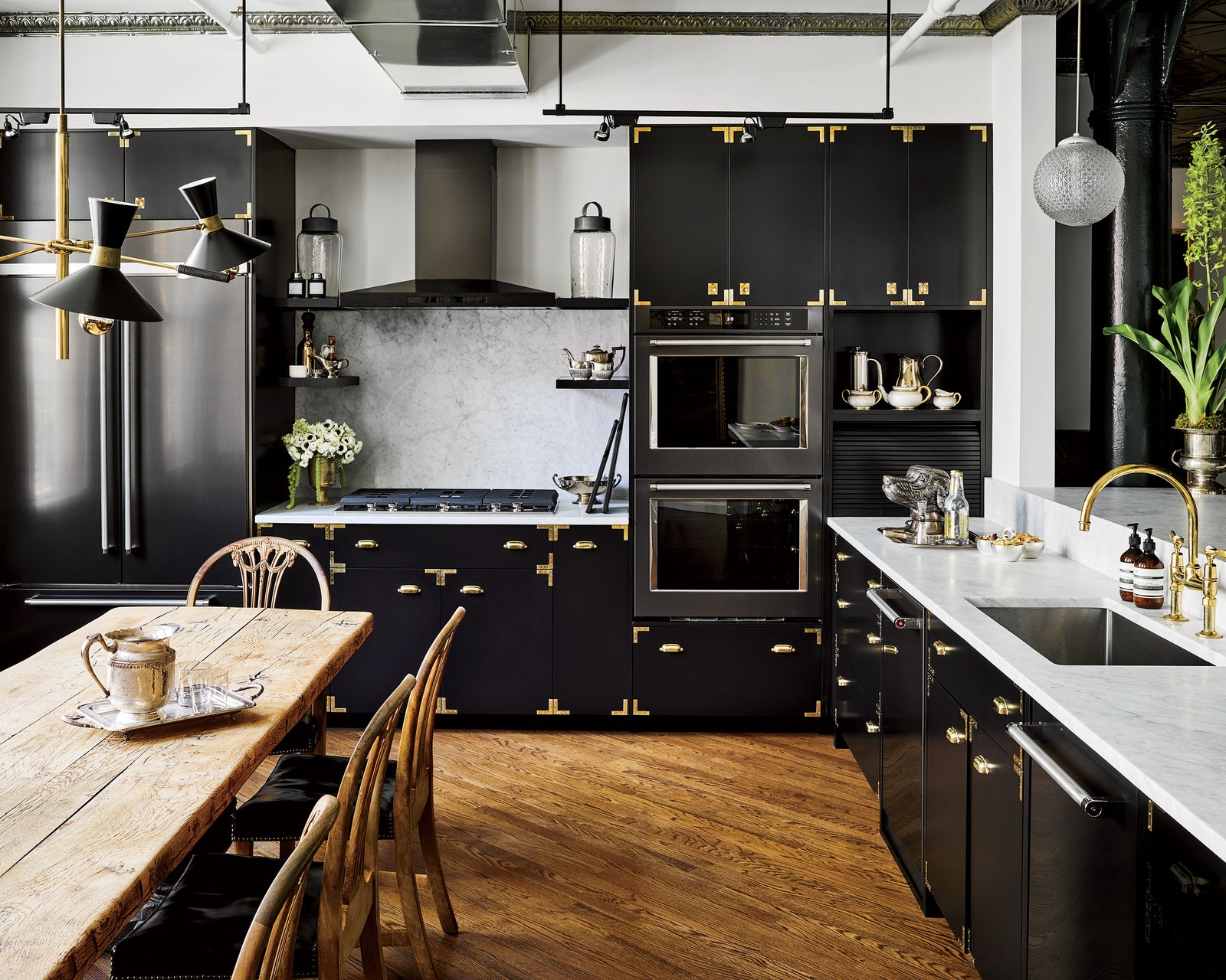 black appliances kitchen