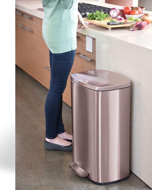 Size Matters: Understanding the Average Kitchen Trash Can Size插图3