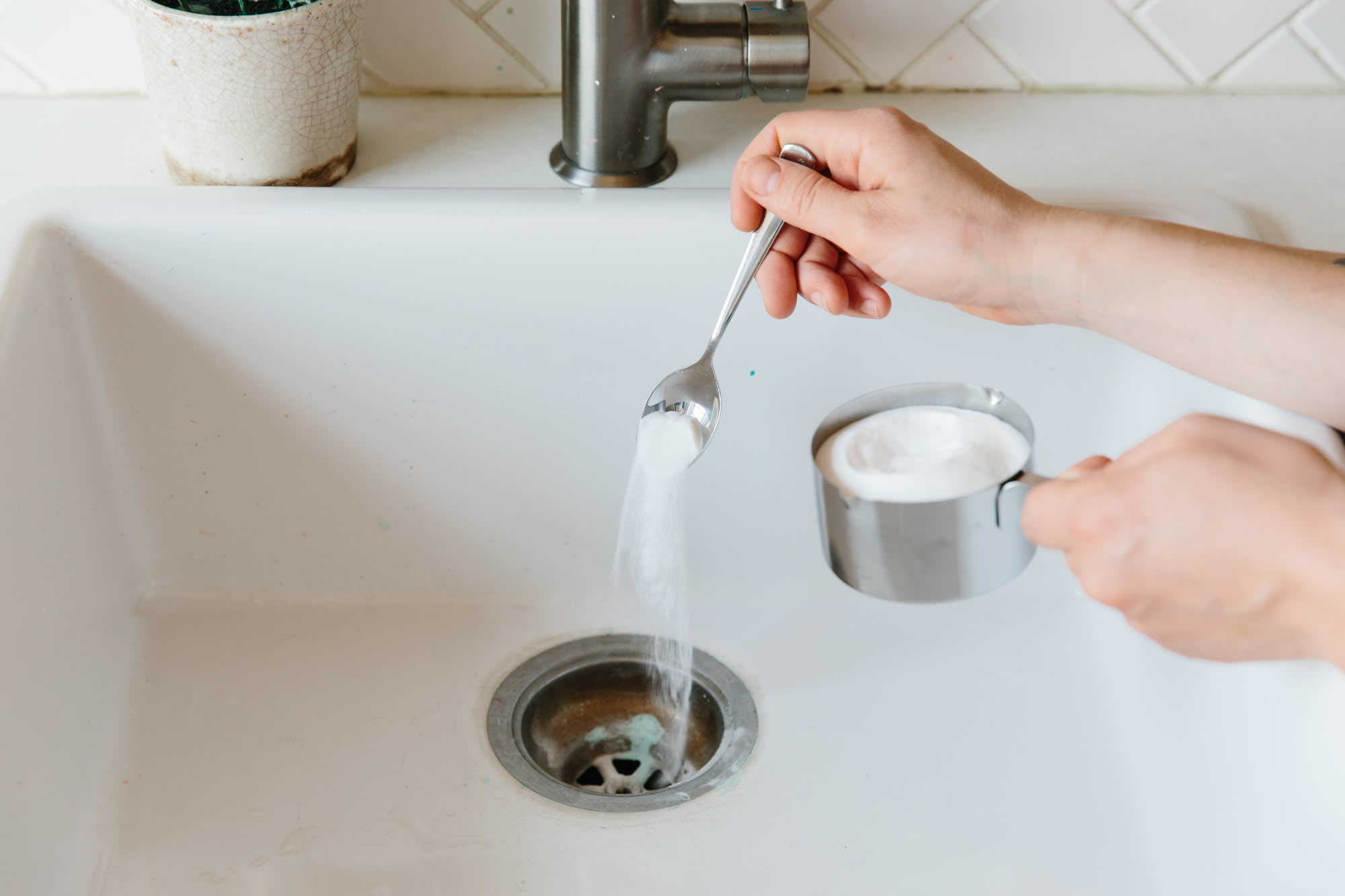 smelly kitchen sink