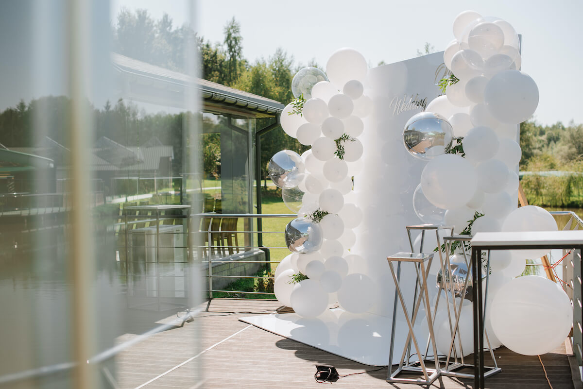 Exploring the Lifespan of Helium Balloons Overnight