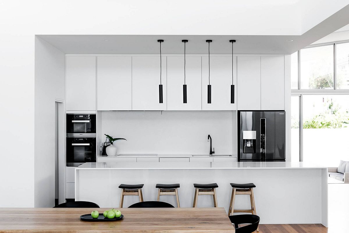 Modern White Kitchen Enhanced with Black Appliances插图3