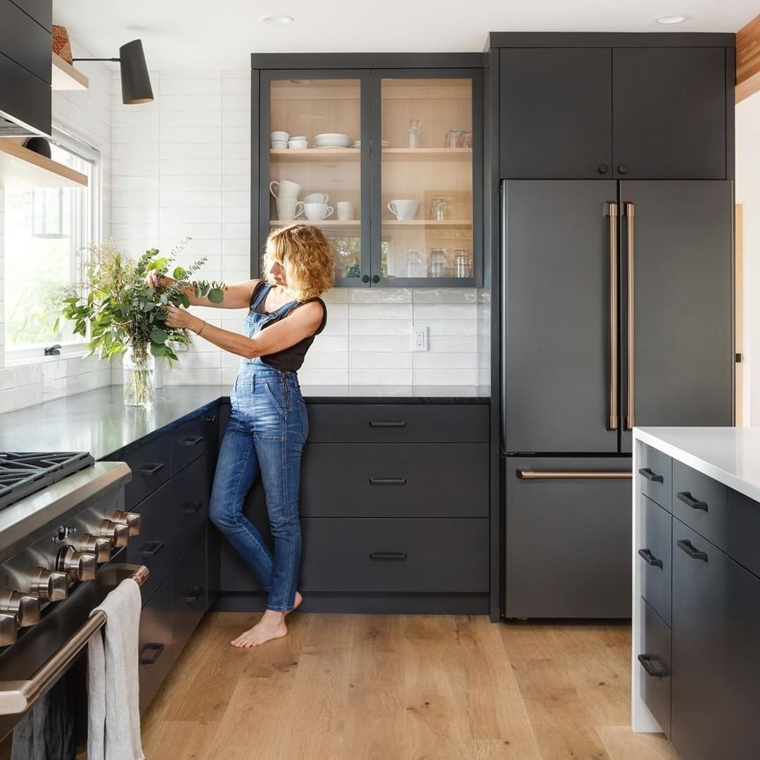 Embracing the Beauty of Black Appliances in the Kitchen插图3