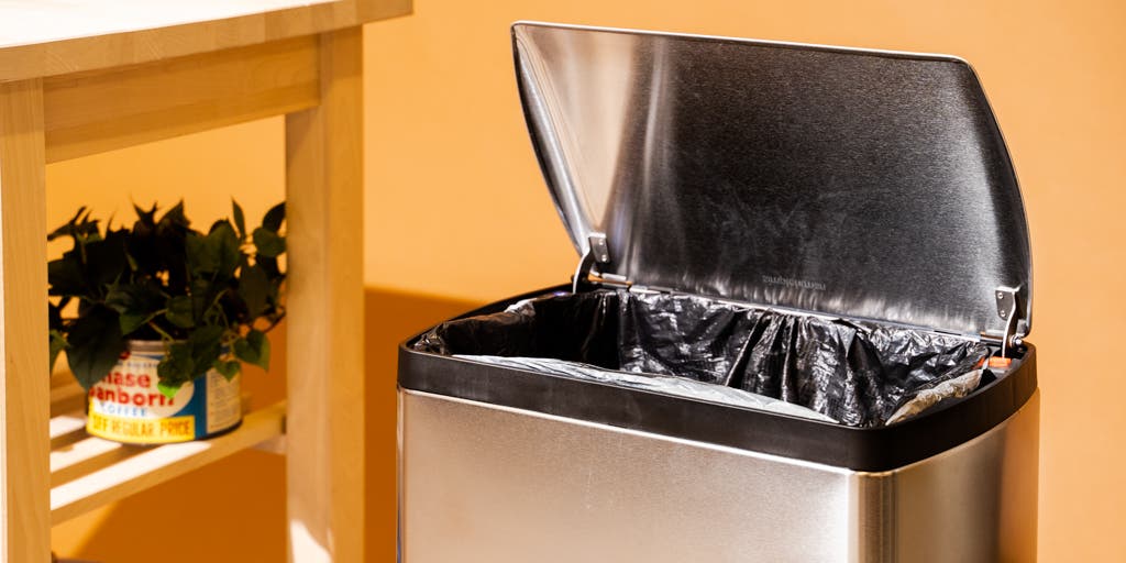 Size Matters: Understanding the Average Kitchen Trash Can Size插图4