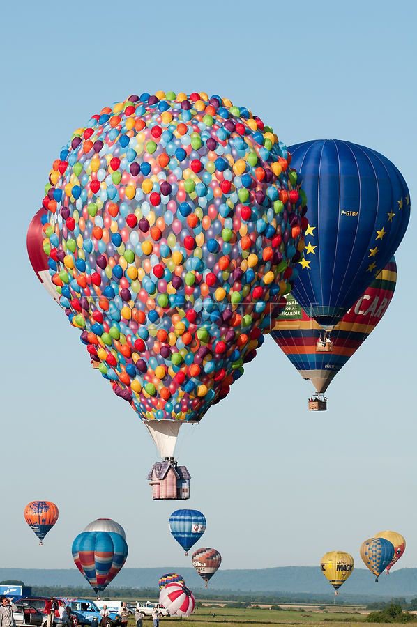 how many balloons to lift a house