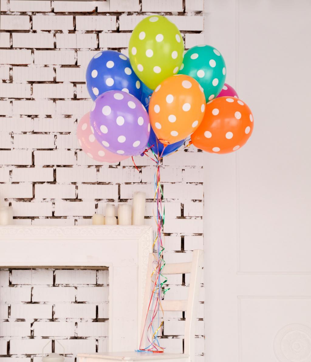Up, Up, and Away! Creative Ways to Hang Balloons on Your Wall插图4