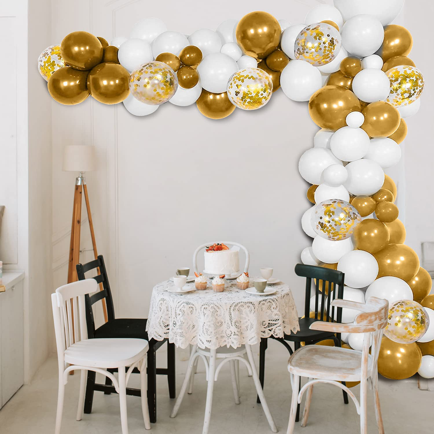 decorating with balloons