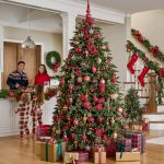 Festive Flair: Decorating Your Christmas Tree with Ribbons缩略图