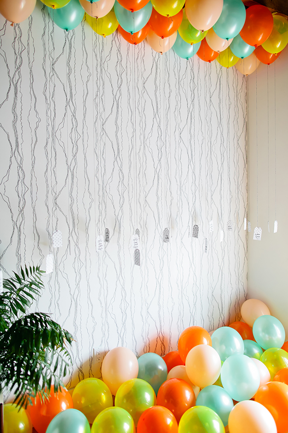 Creative Ways to Hang Balloons from the Ceiling插图3