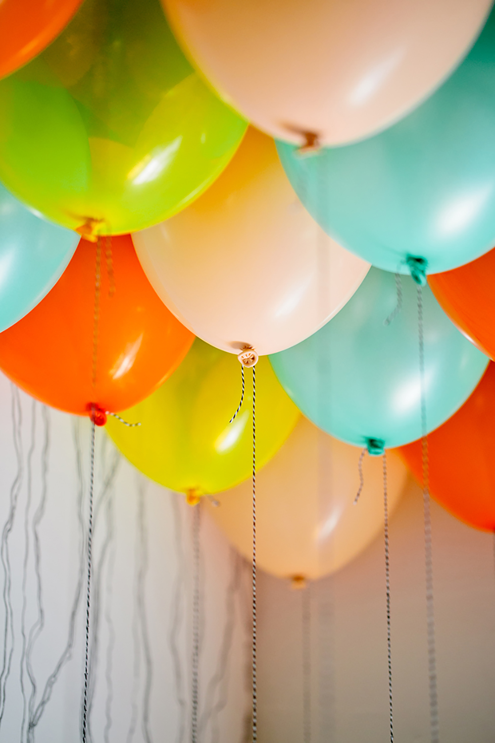 Creative Ways to Hang Balloons from the Ceiling插图4