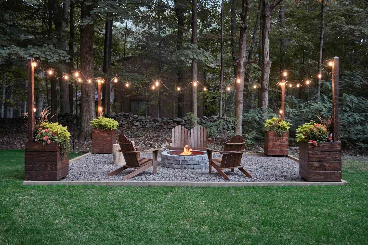 Outdoor Fire Pit with String Lights: Cozy Ambiance for Your Yard插图3