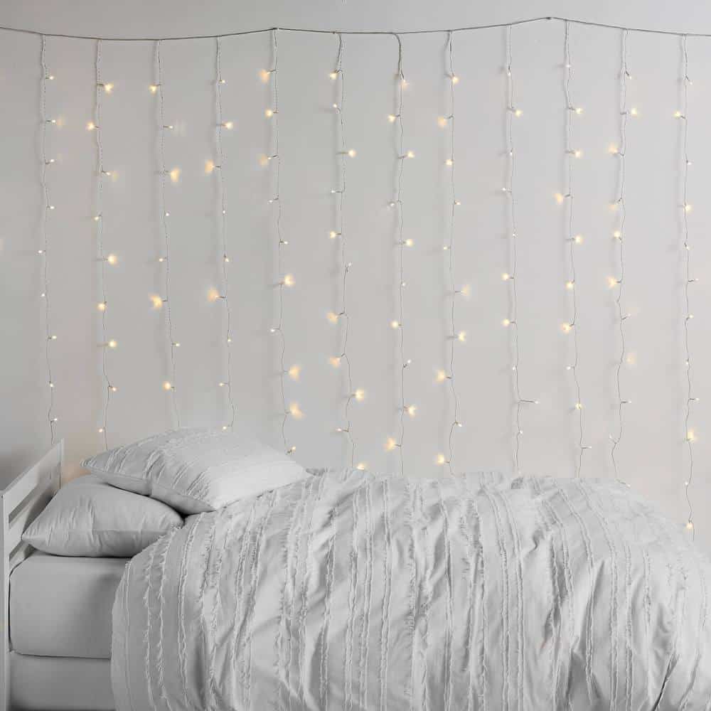 Wall of Light: Creative Ways to Hang String Lights Indoors插图4