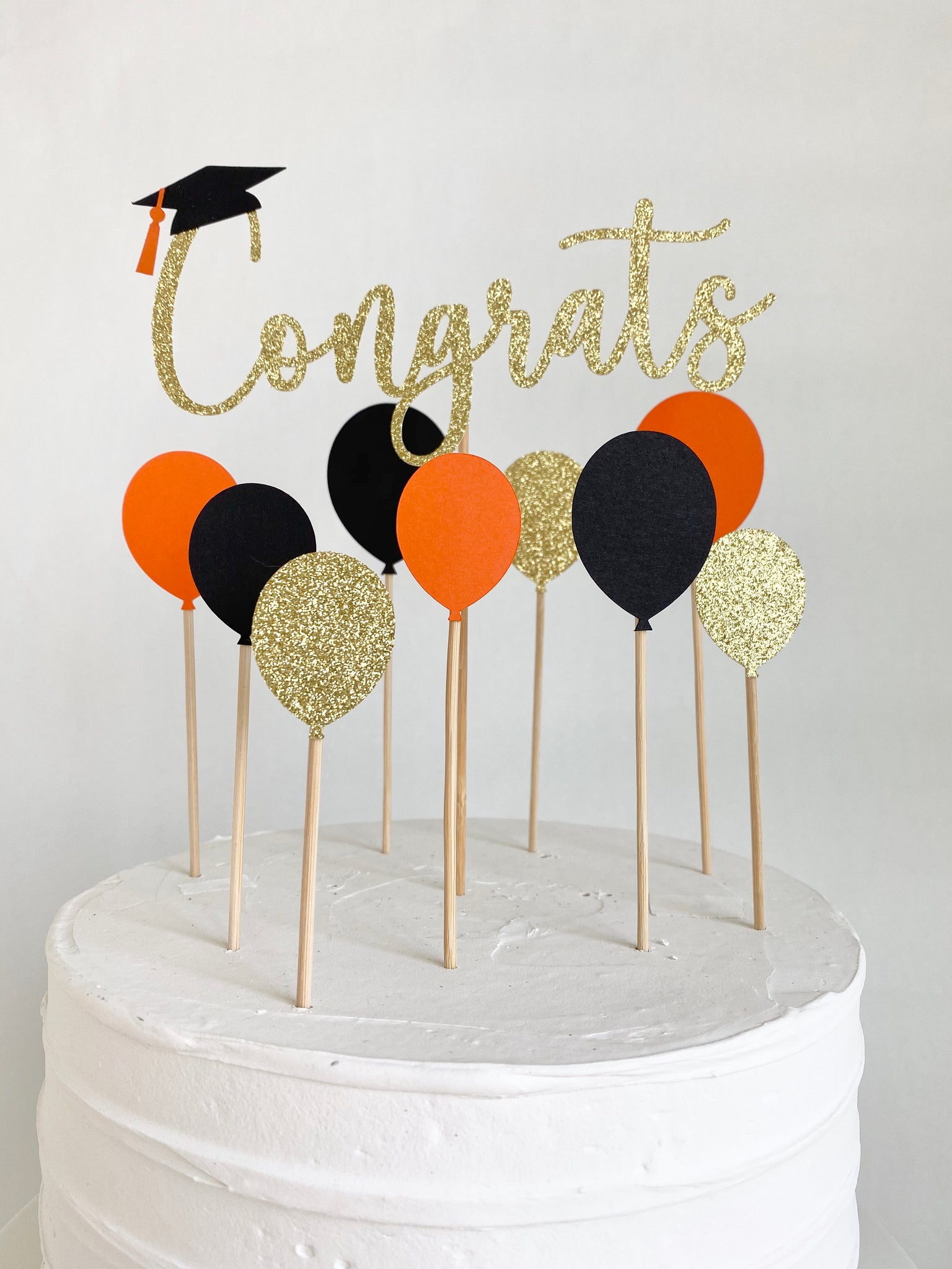 Celebrate Graduation in Style: Top Cake Toppers for a Sweet插图3