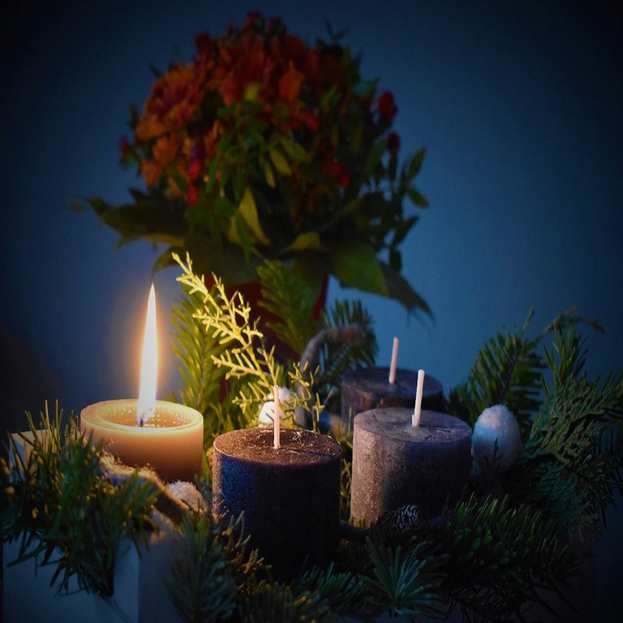 Guide to Lighting Advent Candles This Season